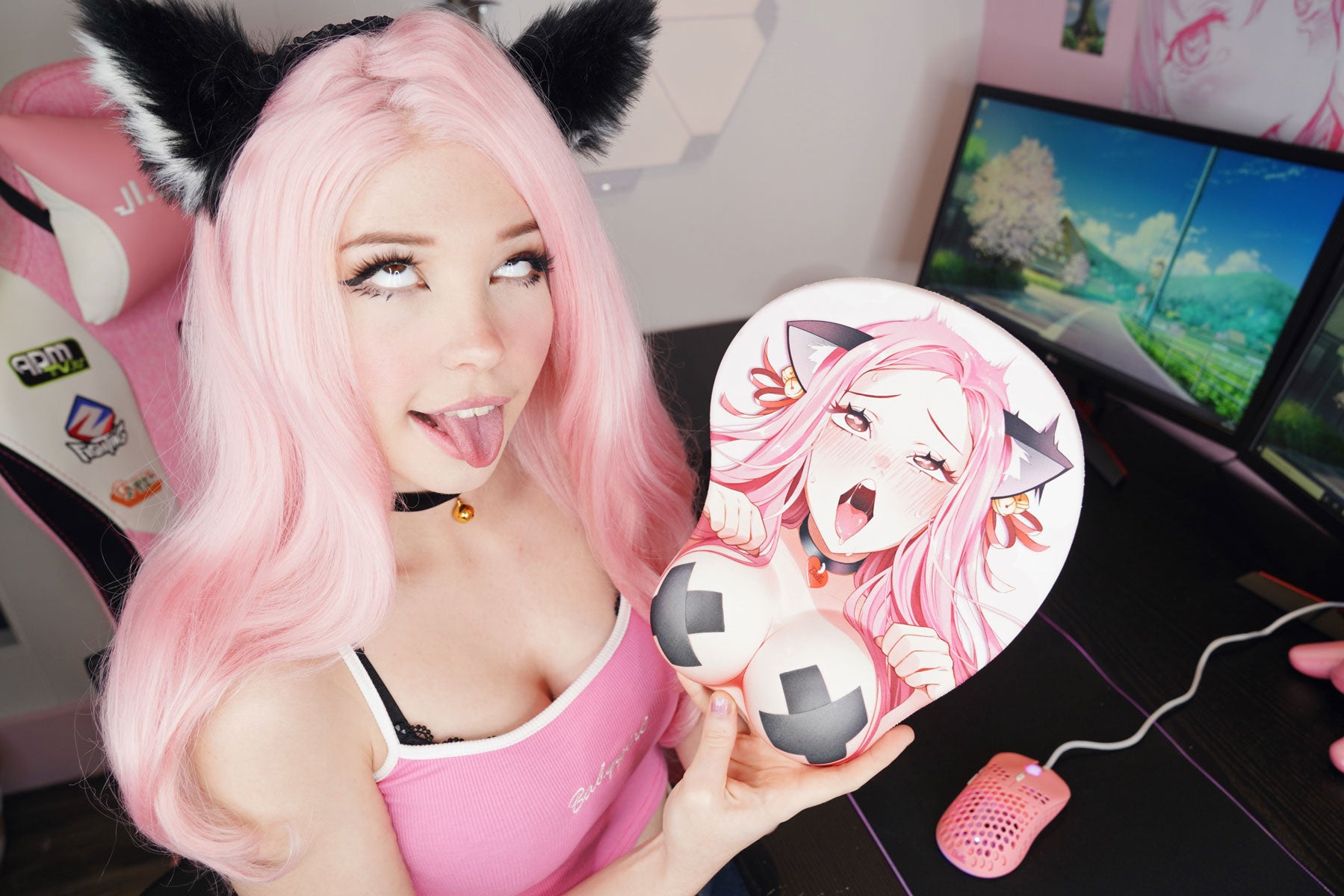 Souris de jeu ultra-légère Belle Delphine M1